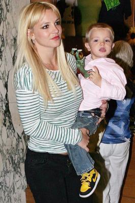 Britney Spears, Looking Hot Taking Her Kids to See Shrek the Musical
